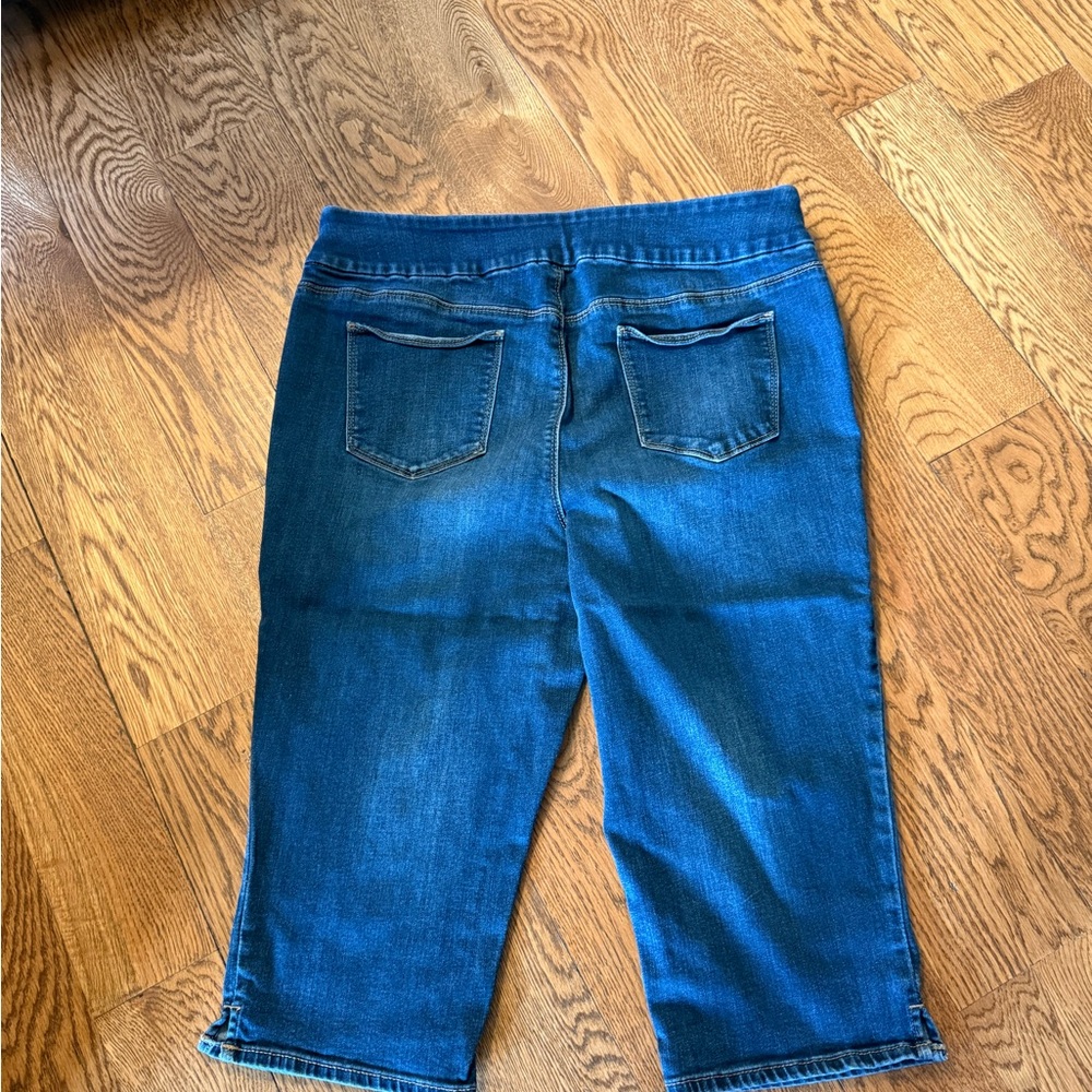 Chicos Slim Leg Jean Capris - Picture 4 of 4